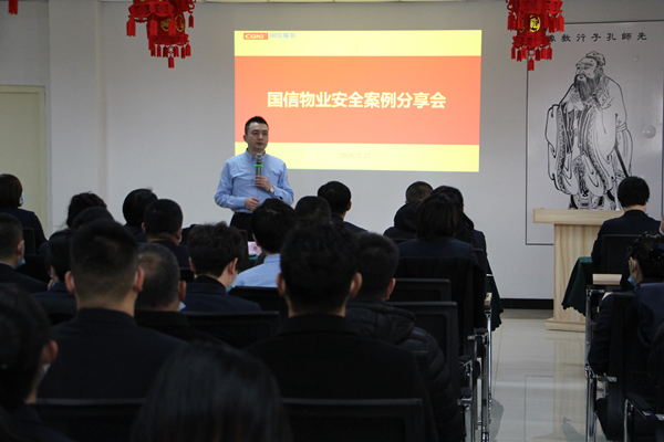 14.物业公司总司理岳奇做精彩讲话.jpg