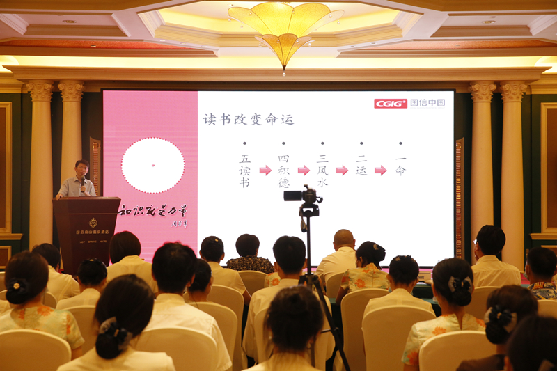 013旅馆公司举行《尊龙凯时文化》专题培训_副本.jpg