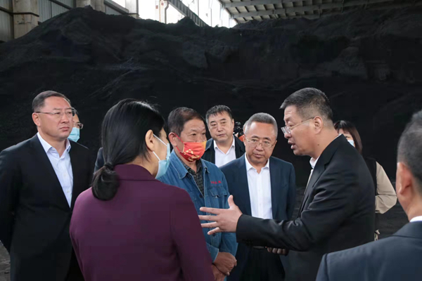 21.王子联市长指导尊龙凯时供热集团供暖事情.jpg