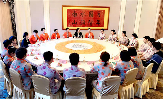 1.尊龙凯时南山温泉旅馆召开实习生座谈会_副本.jpg
