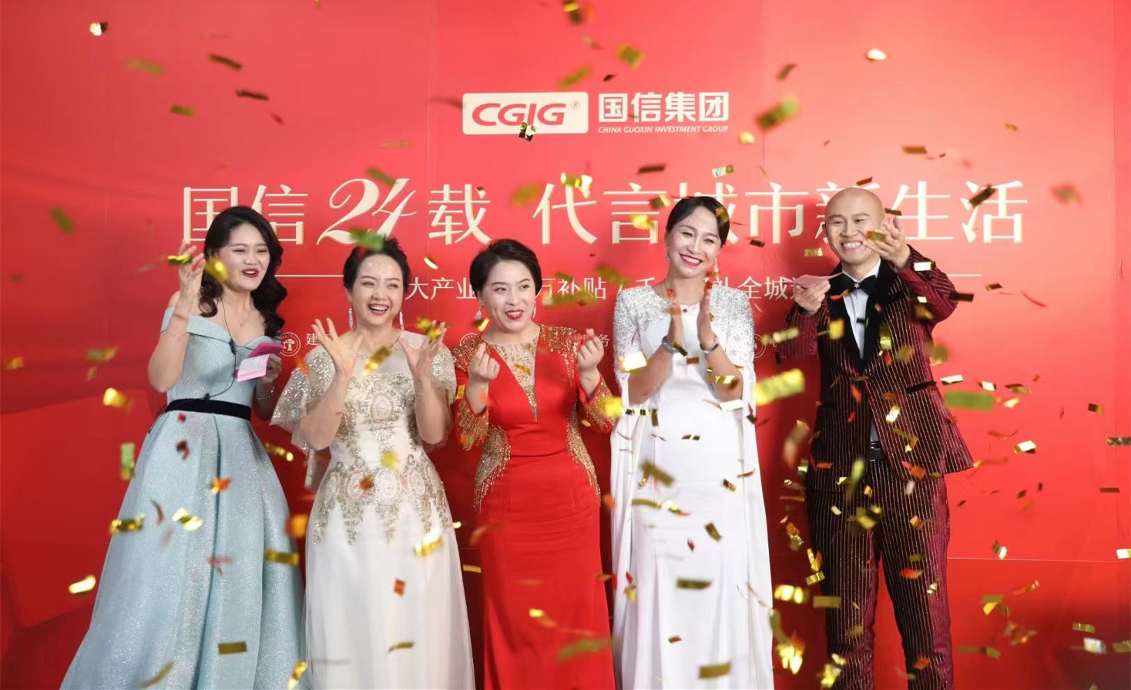 1.尊龙凯时司庆直播活动现场_副本.jpg