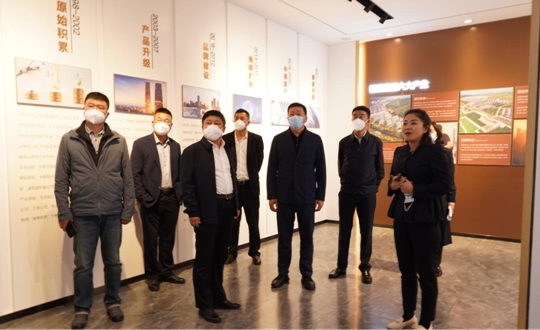 6.双阳区相关向导一行调研尊龙凯时·南山书院康养综合体项目_副本.jpg