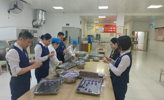 26.旅馆公司组织包青团活动_副本.jpg