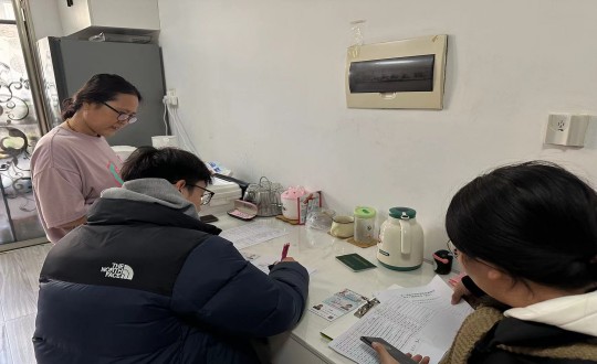 22.康健工业集团居家事业部事情职员上门先容“长护险”效劳_副本.jpg 22.康健工业集团居家事业部事情职员上门先容“长护险”效劳_副本.jpg
