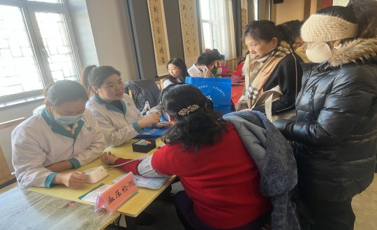 23.医疗公司与天宝社区联合举行义诊活动_副本.jpg 23.医疗公司与天宝社区联合举行义诊活动_副本.jpg
