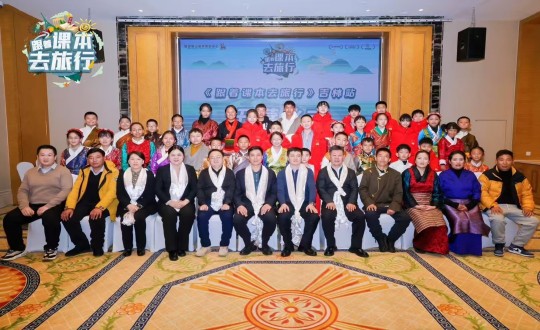 11.湖南卫视《随着课本去旅行》节目组走进旅馆公司开启研学之旅_副本.jpg 11.湖南卫视《随着课本去旅行》节目组走进旅馆公司开启研学之旅_副本.jpg
